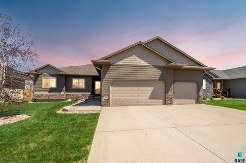 1304 S Thecla Ave, Sioux Falls, SD, 57106-8451 | Card Image