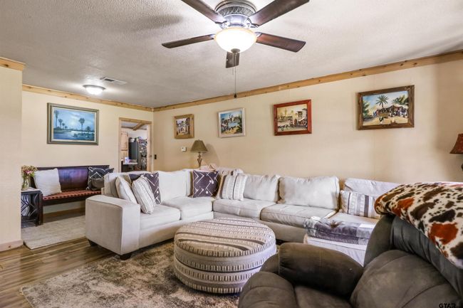 614 Maple Ave, House other with 4 bedrooms, 2 bathrooms and null parking in Cushing TX | Image 4