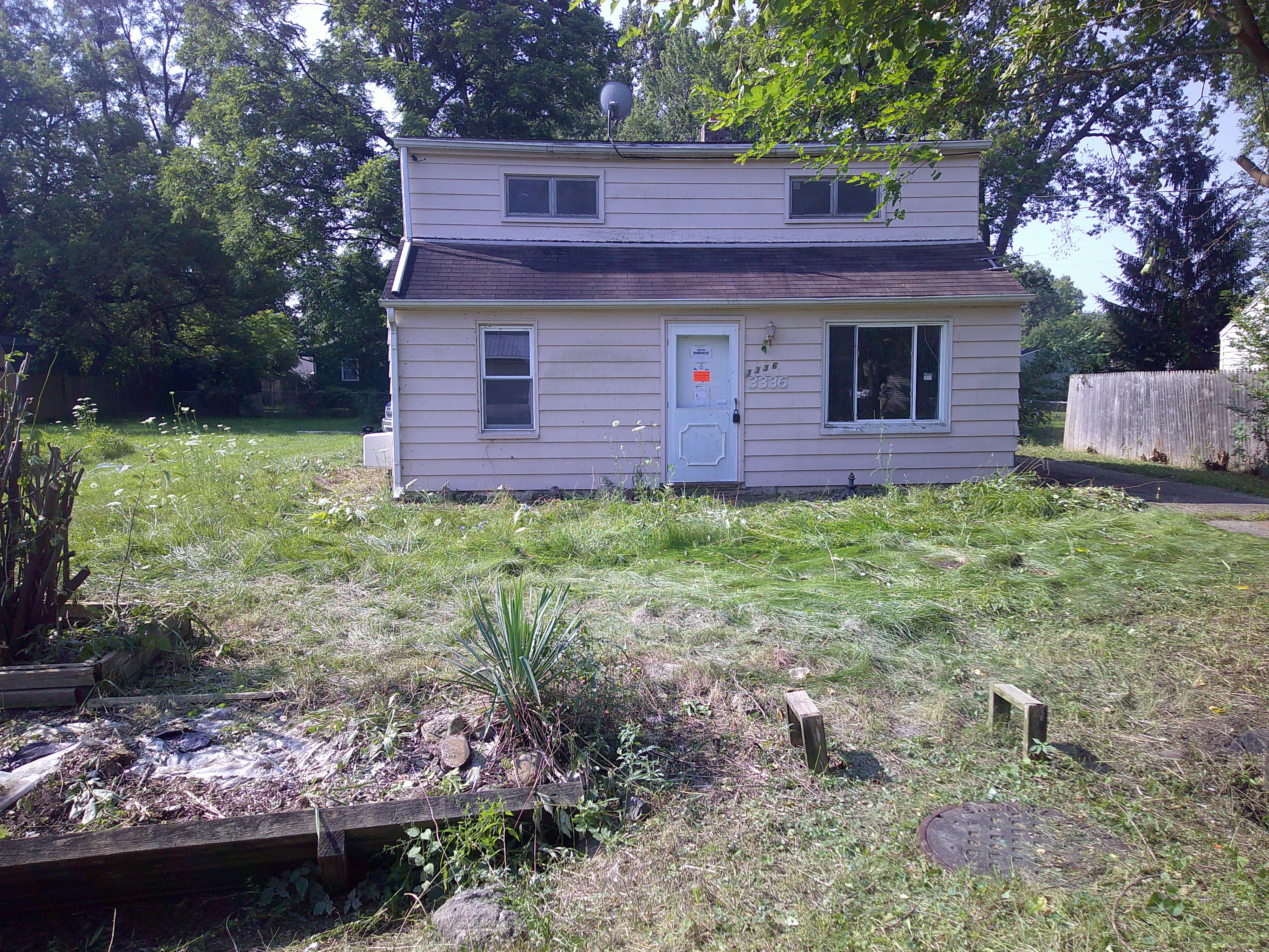 Leta Ave, Burton, MI 48529