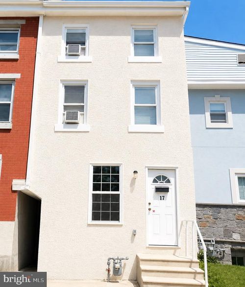 17 W Oak St, NORRISTOWN, PA, 19401-3935 | Card Image