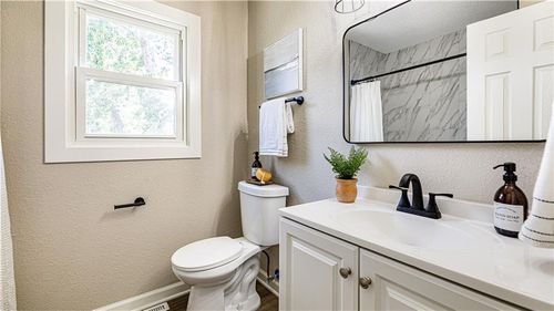 16309 E 32nd St S, Independence, MO, 64055-2734 | Card Image