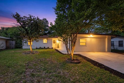 2424 Cloverdale St, Arlington, TX, 76010-7707 | Card Image