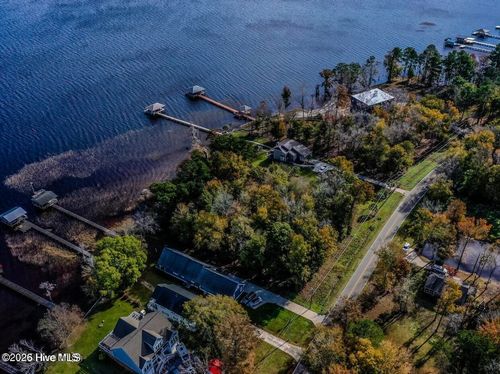 135-136 Waccamaw Shores Rd, Lake Waccamaw, NC, 28450-9443 | Card Image