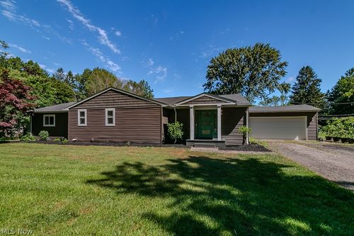 9365 Forsythe Ln, Mentor, OH, 44060-6475 | Card Image