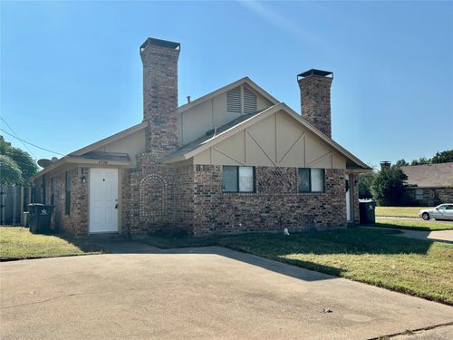 1726 Patricia St, Arlington, TX, 76012-3743 | Card Image