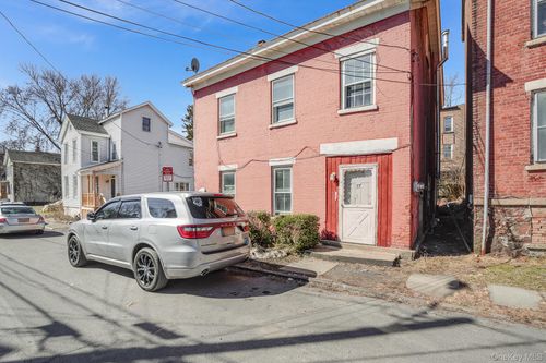 77 W Union St, Kingston, NY, 12401-6322 | Card Image