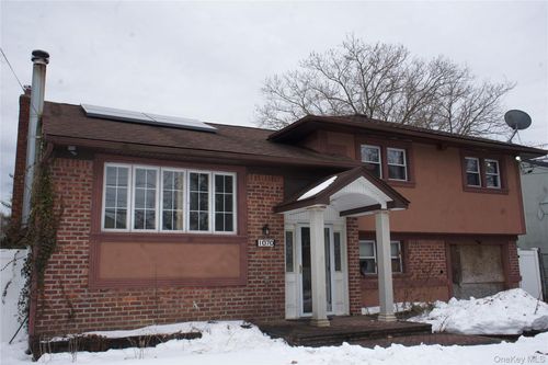 1070 Cramer Ct, North Baldwin, NY, 11510-1218 | Card Image