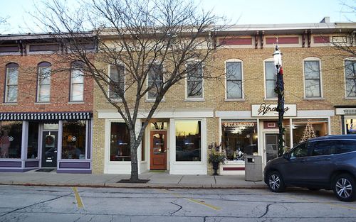 320 N River St, East Dundee, IL, 60118-1333 | Card Image