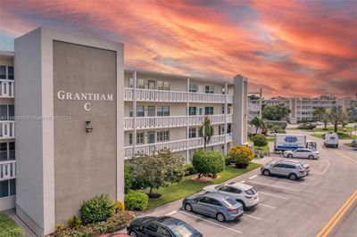 245 - 245 Grantham C, Condo with 2 bedrooms, 2 bathrooms and null parking in Deerfield Beach FL | Image 2