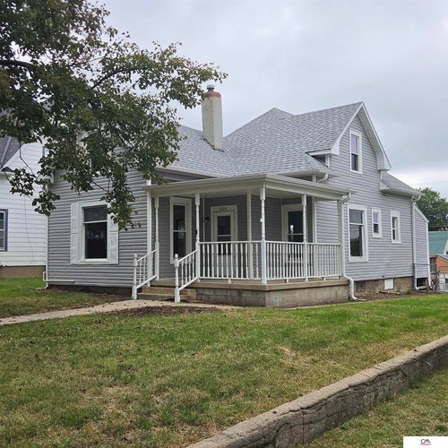 1014 5th St, Fairbury, NE, 68352-2817 | Card Image