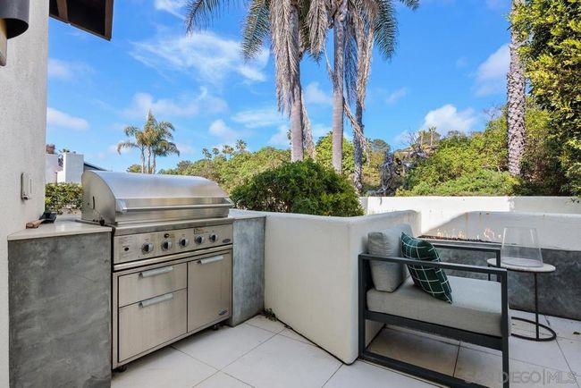 1729 Coast Blvd, Condo with 1 bedrooms, 2 bathrooms and 2 parking in Del Mar CA | Image 13