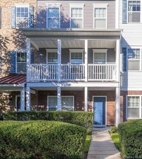 31 Barley Ln, Patchogue, NY, 11772-4177 | Card Image