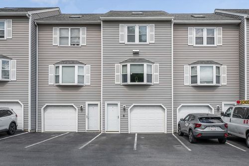 7-95 Tennis Plaza Rd, Dracut, MA, 01826-6318 | Card Image