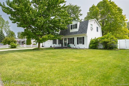 527 Montana St, Marysville, MI, 48040-1023 | Card Image