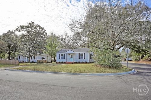 2201 Hawthorne St, savannah, GA, 31404-1323 | Card Image