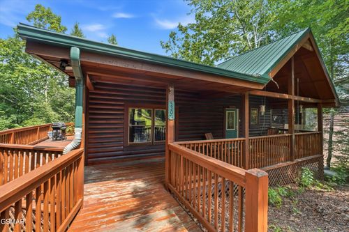 5304 Chickasaw Gap Way, Pigeon Forge, TN, 37863 | Card Image