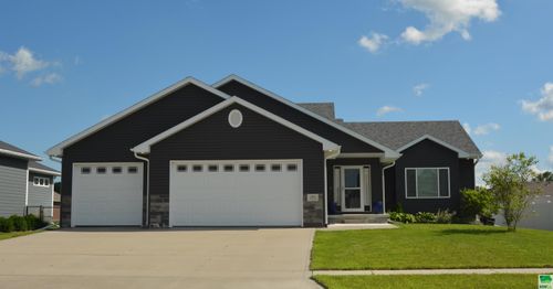 404 Wood Meadows Dr, Sergeant Bluff, IA, 51054-8739 | Card Image