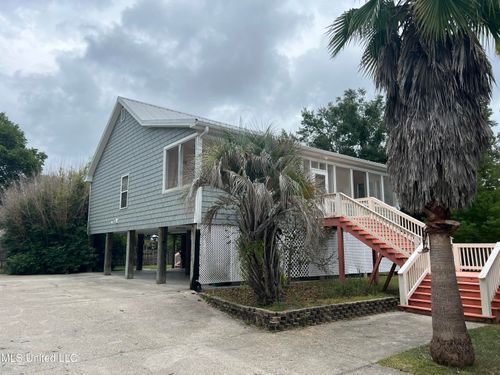 408 Waveland Ave, Waveland, MS, 39576-3956 | Card Image