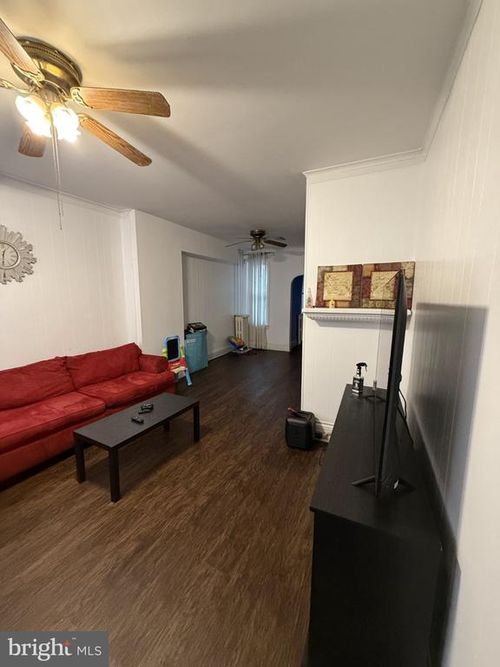422 Maple St, READING, PA, 19602-2561 | Card Image