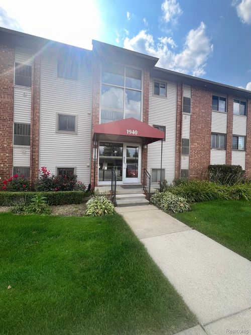 unit-47b-1940 Klingensmith Rd, Bloomfield Hills, MI, 48302-0266 | Card Image