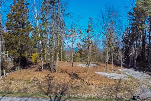 5 E Huron View Avenue E, Lambton Shores, ON, N0N1J7 | Card Image