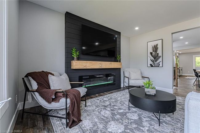 112 Wood St, House other with 5 bedrooms, 2 bathrooms and 4 parking in Brantford ON | Image 6