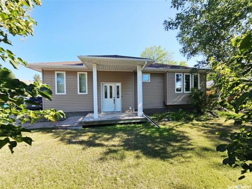 1122 Borden Dr, Esterhazy, SK, S0A0X0 | Card Image