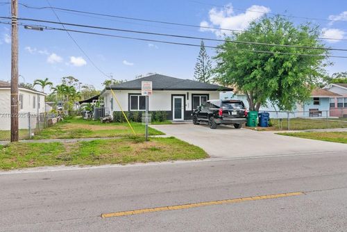 1941 Nw 151st St, Miami Gardens, FL, 33054-2830 | Card Image