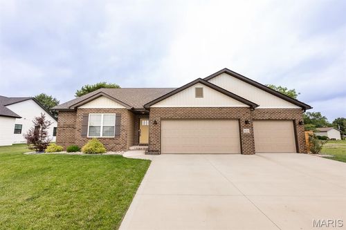 1121 Menominee Trl, Mascoutah, IL, 62258-1645 | Card Image