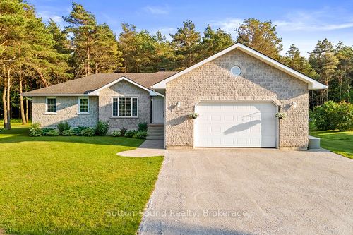 25 Pine Tree Dr, Hepworth, ON, N0H1P0 | Card Image