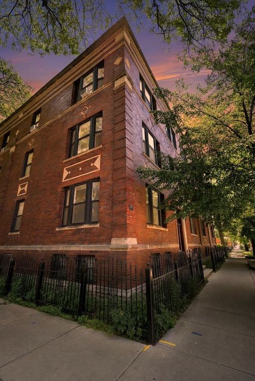 g-5203 S Woodlawn Ave, Chicago, IL, 60615-4424 | Card Image