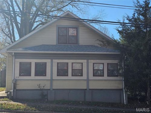 319 W Holmes St, Chester, IL, 62233-1309 | Card Image