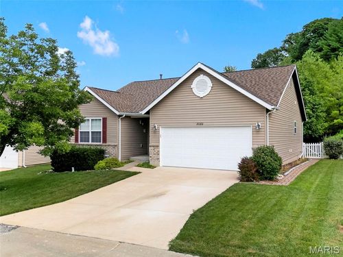 2082 Shetland Path, High Ridge, MO, 63049-1779 | Card Image