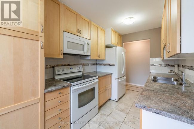 7 - 37 Conroy Cres, Condo with 2 bedrooms, 1 bathrooms and 1 parking in Guelph ON | Image 11