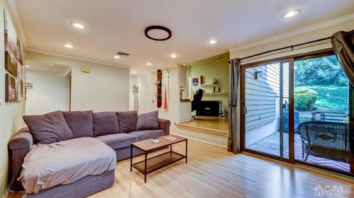 3 The Cres, Clinton, NJ, 08809-1137 | Card Image