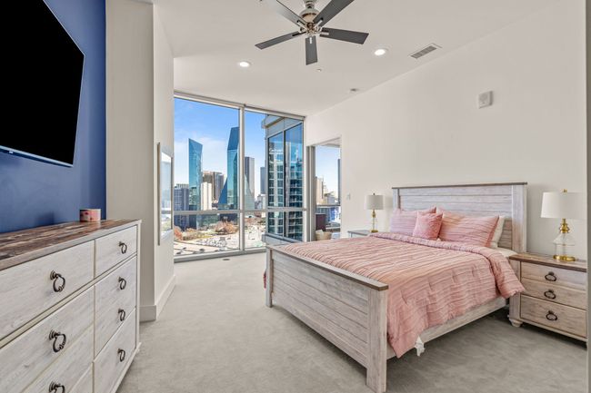APT-1702 - 2200 Victory Ave, Condo with 2 bedrooms, 2 bathrooms and null parking in Dallas TX | Image 23