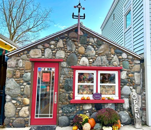 115 River St, Elk Rapids, MI, 49629-9614 | Card Image