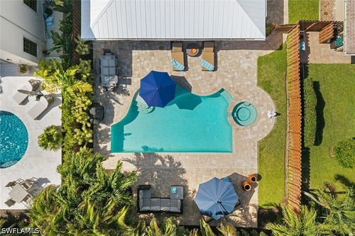580 97th Ave N, Naples, FL, 34108-2279 | Card Image