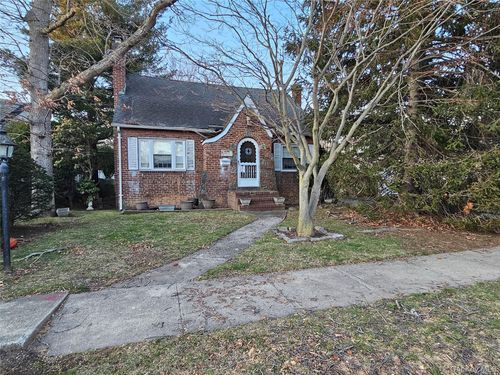 203 Massachusetts Ave, Massapequa, NY, 11758-4218 | Card Image