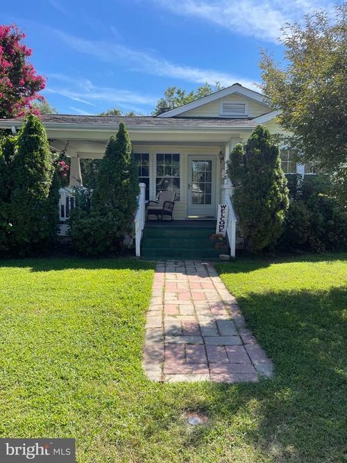 404 Livingstone St, COLONIAL BEACH, VA, 22443-2220 | Card Image