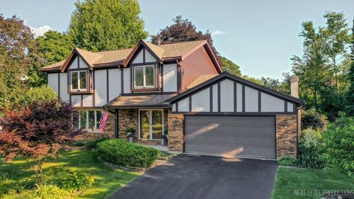 1054 Maple Ln, Batavia, IL, 60510-1136 | Card Image
