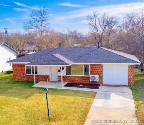 817 Charles Dr, Ada, OK, 74820-8069 | Card Image