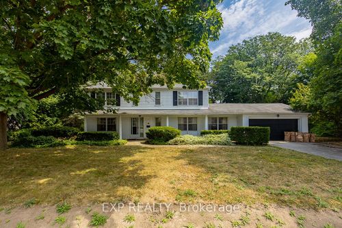 9 Laureleaf Rd, Thornhill, ON, L3T2X2 | Card Image