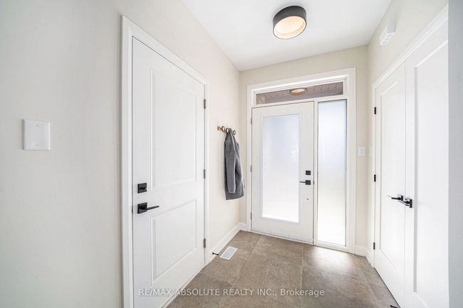 A - 10 Cockburn St, House attached with 3 bedrooms, 4 bathrooms and 4 parking in Richmond ON | Image 4