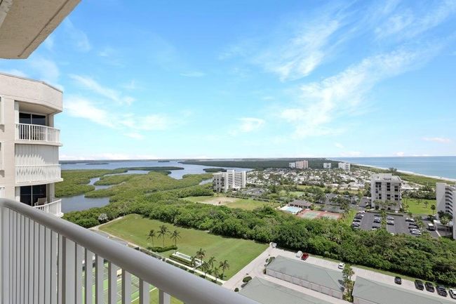 APT-1804 - 5049 N Highway A1a, Condo with 3 bedrooms, 2 bathrooms and null parking in Hutchinson Island FL | Image 4