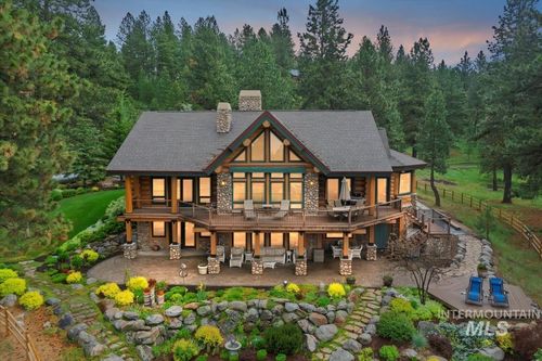 1533 Pine Lakes Ranch Dr, Cascade, ID, 83611-6010 | Card Image