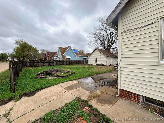 1924 W Owen K Garriott Rd, House other with 3 bedrooms, 1 bathrooms and null parking in Enid OK | Image 11