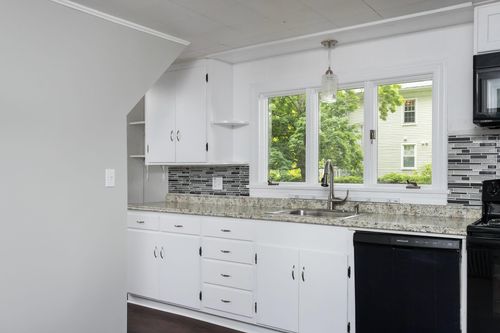 137 Locust St, Dover, NH, 03820-4007 | Card Image