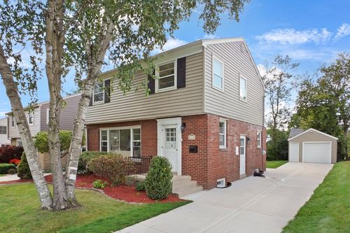 6165 N Santa Monica Boulevard, Whitefish Bay, WI, 53217 | Card Image
