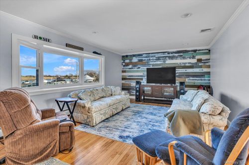 351 Venetian Blvd, Lindenhurst, NY, 11757-6308 | Card Image